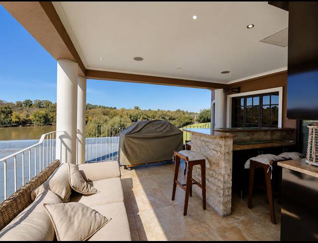 4 BEDROOM TOWNHOUSE FOR SALE IN THREE RIVERS PROPER